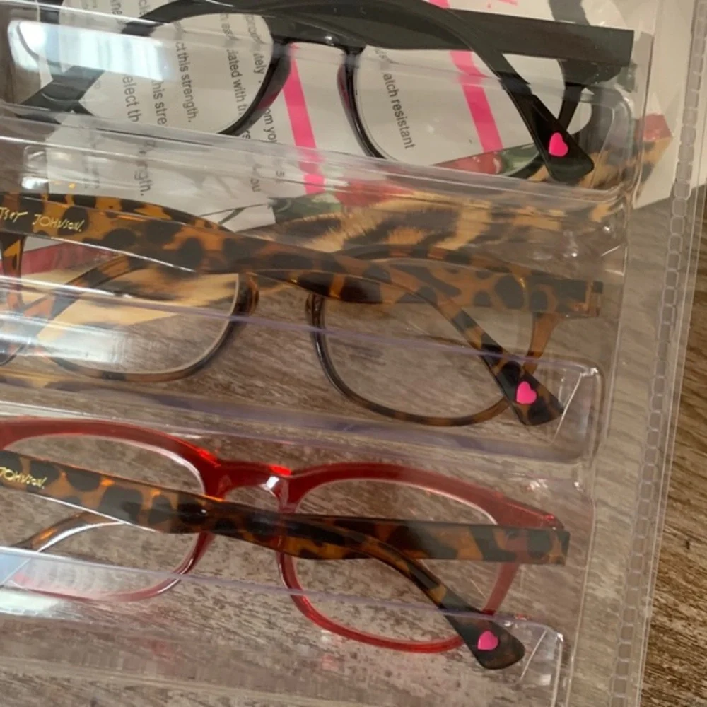 NIB BETSEY JOHNSON READING GLASSES SET